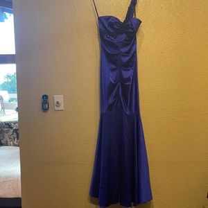 Women’s Dress size 4 Long Evening Gown